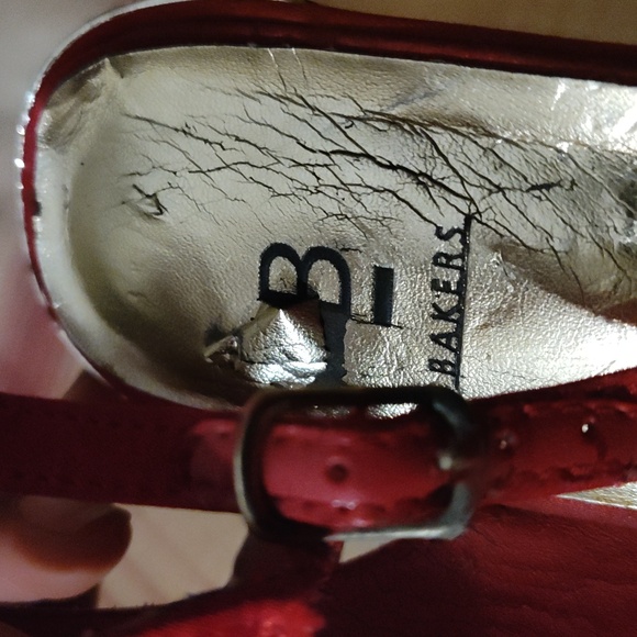 Bakers Red High Heels 👠😍 with Rose Accent Size 8 - Picture 11 of 16